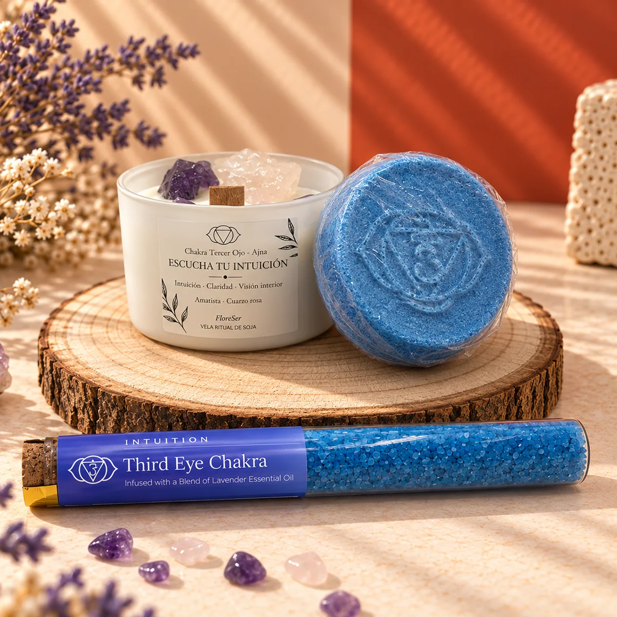 Pack ritual Chakra Tercer Ojo de FloreSer: vela de soja con amatista y cuarzo rosa, bomba de baño azul y sales de lavanda