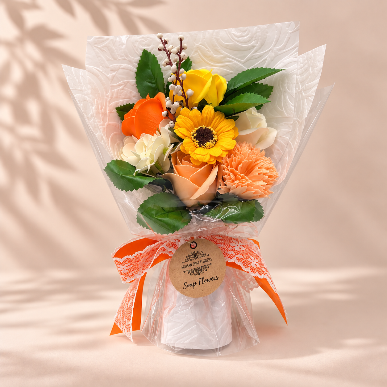 Regalo FloreSer preparado con envoltorio, lazo y tarjeta con dedicatoria